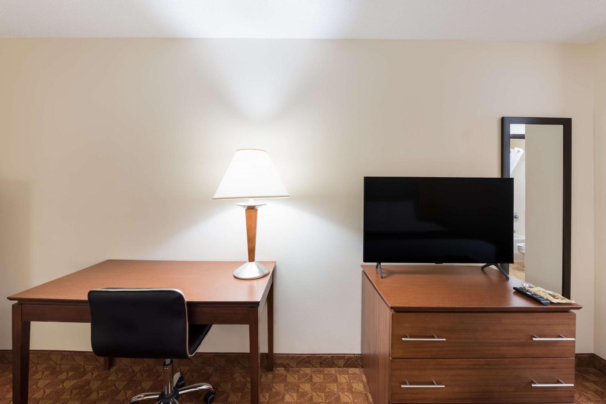 Best Western Lakewood Inn Hebron Esterno foto
